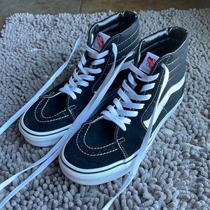 Vans Black High-tops/ SK8-HI, Mens size 6.5, Woman’s size 8.